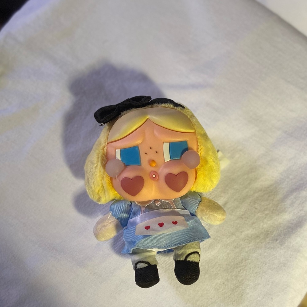 Pop Mart CryBaby Alice